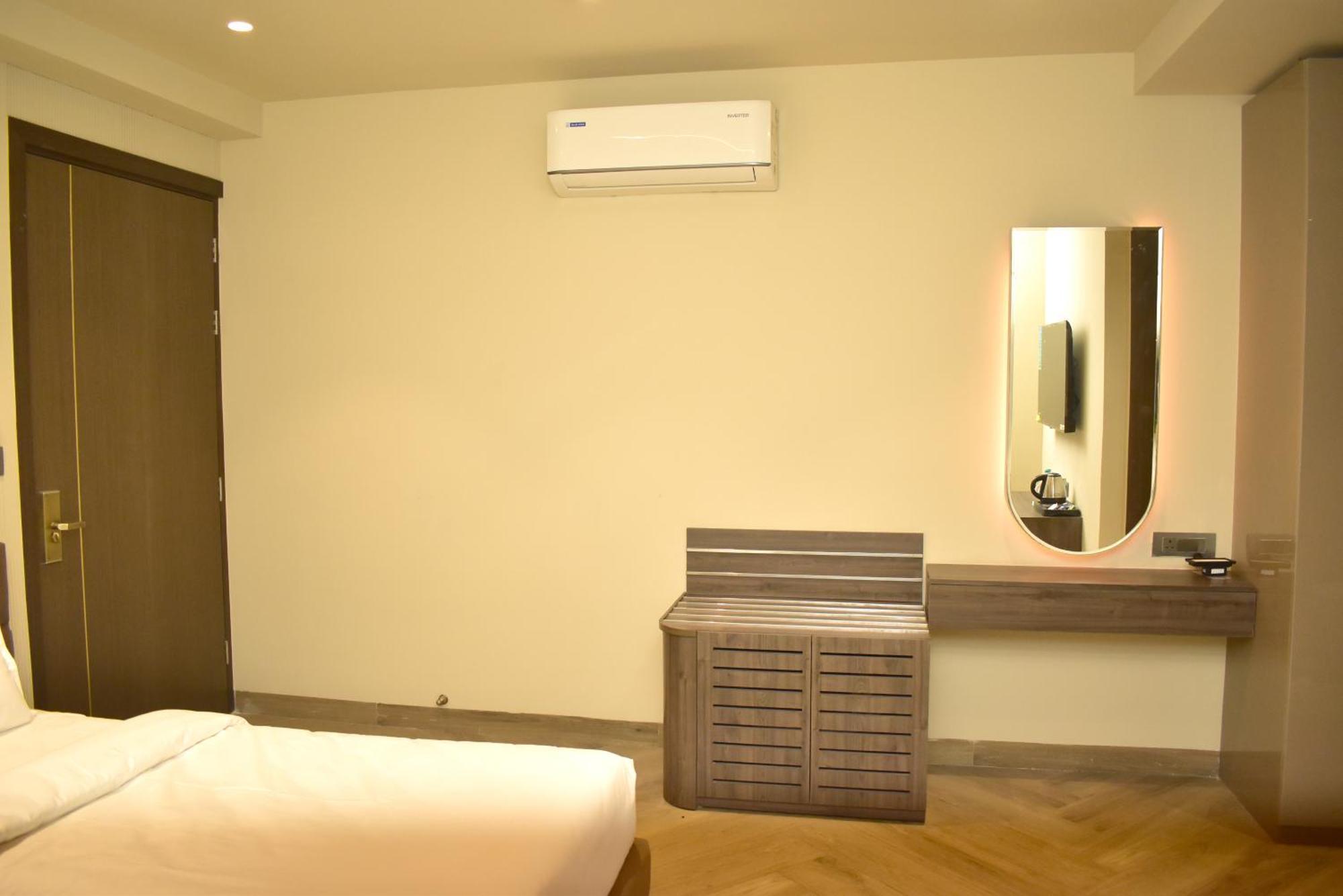 דלהי Hotel Cullinan By Qotel Janakpuri מראה חיצוני תמונה