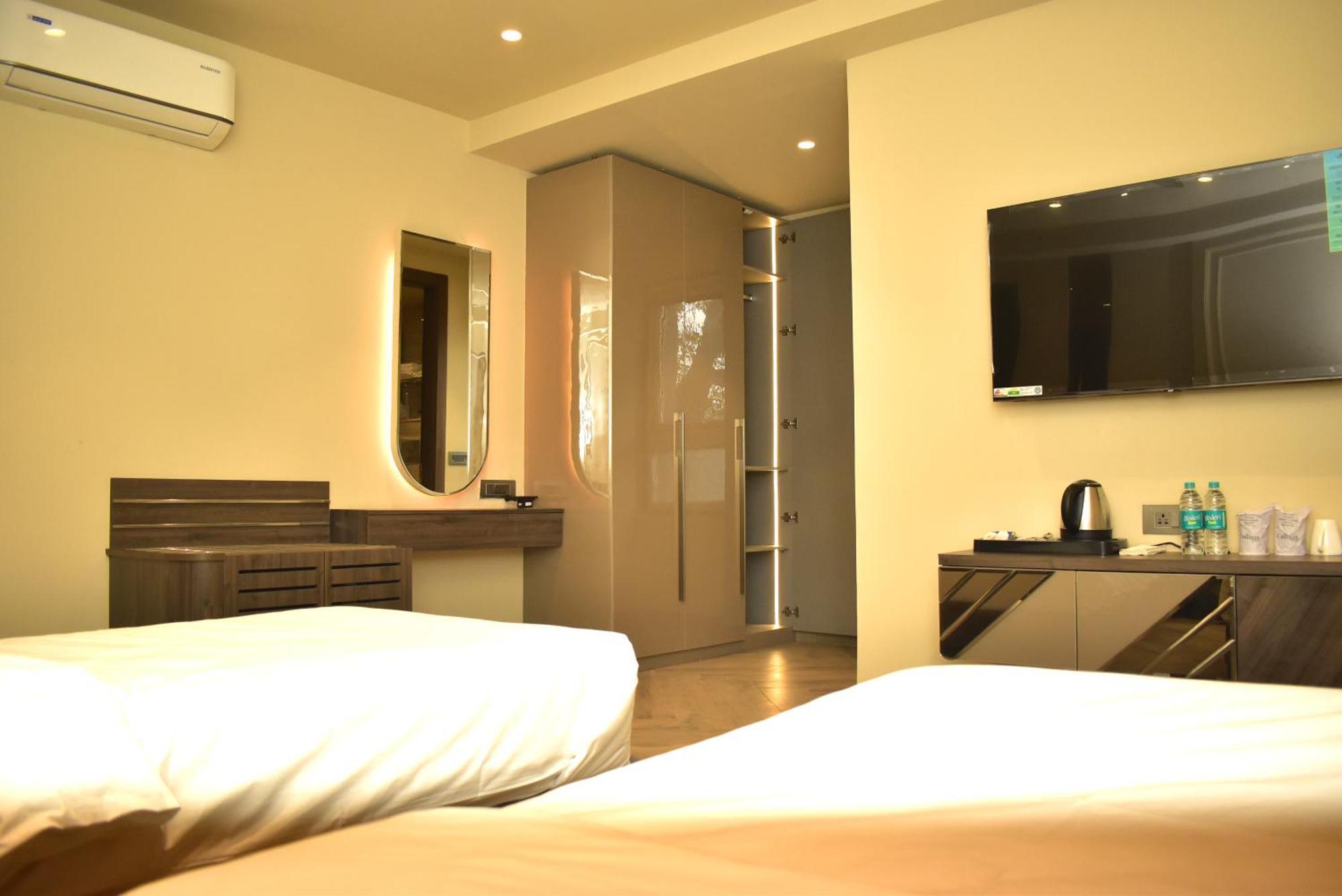 דלהי Hotel Cullinan By Qotel Janakpuri מראה חיצוני תמונה